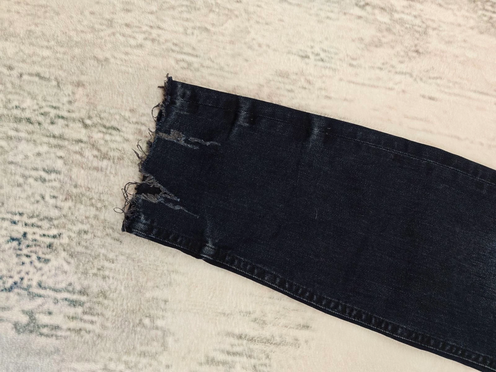 Pull&Bear Calças Skinny Ripped para Homem com Bainha Bruta e Estilo Y2K Streetwear Azul Escuro Tamanho 40 – photo 13